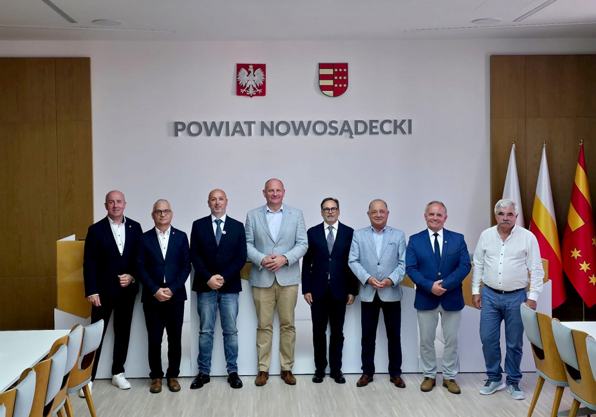 Il sindaco Persiani e il consigliere Robert Deleanu con amministratori di Nowy Sacz