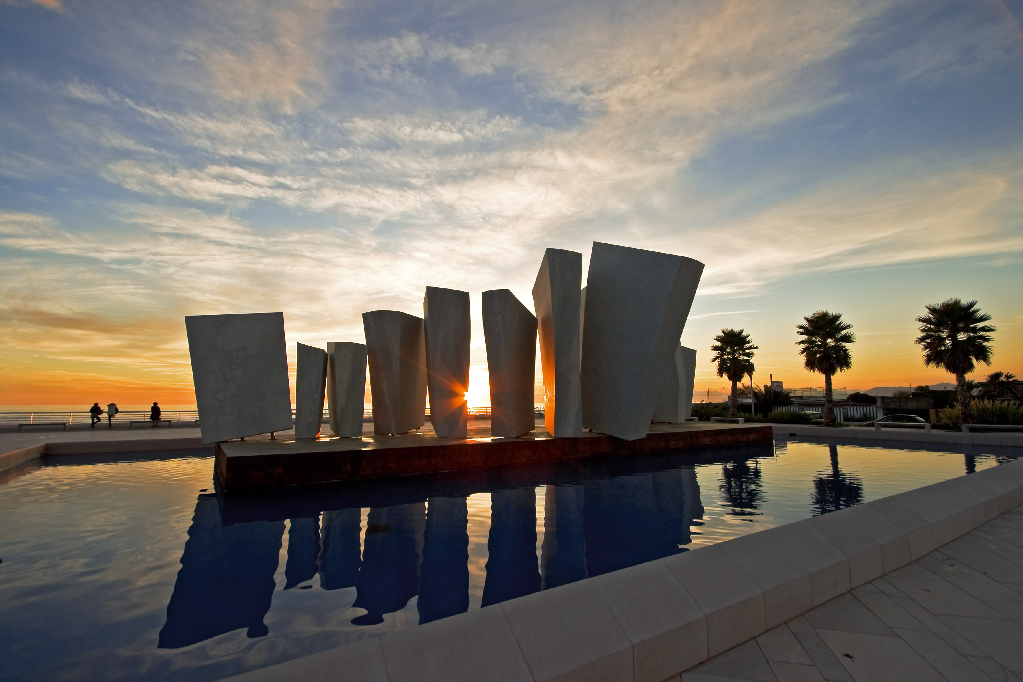 'Le Vele' di Pino Castagna in piazza Bad Kissingen 