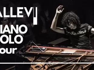 allevi che suona il piano