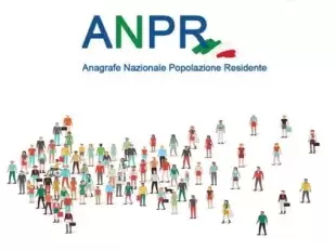 gruppo di persone con scritta anpr