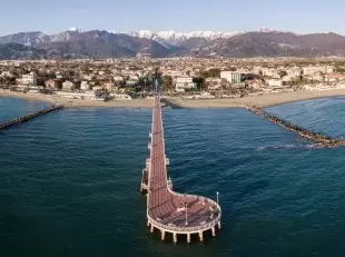 panorama costa massese dal pontile